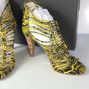 Vince Camuto Heels/Size 7M